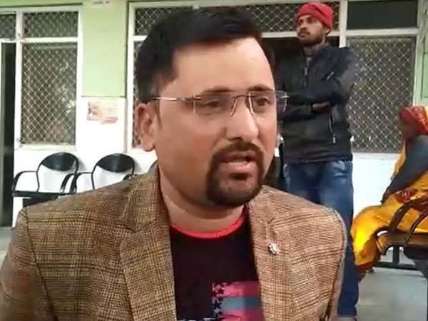 உதவிக்கு வராத போலீசால் சாலையில் உயிரைவிட்ட இளம்பெண்..!!