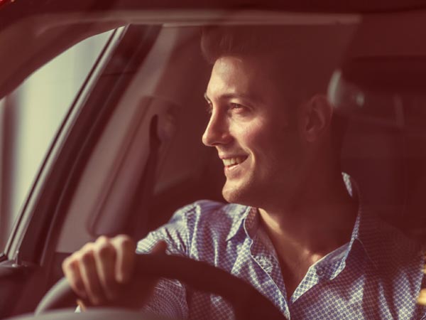 கார் ஓட்டும்போது கூலிங் க்ளாஸ் அணிவது நல்லதா, கெட்டதா? கார் ஓட்டும்போது கூலிங் க்ளாஸ் அணிவது நல்லதா, கெட்டதா?