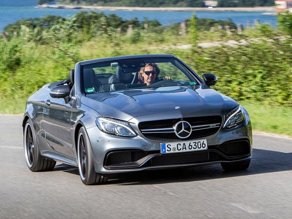 கார் ஓட்டும்போது கூலிங் க்ளாஸ் அணிவது நல்லதா, கெட்டதா? கார் ஓட்டும்போது கூலிங் க்ளாஸ் அணிவது நல்லதா, கெட்டதா?