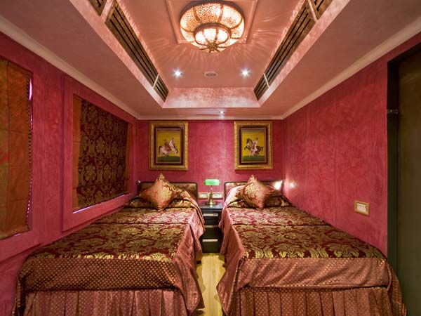 இந்தியாவின் டாப்- 5 சொகுசு ரயில்கள்