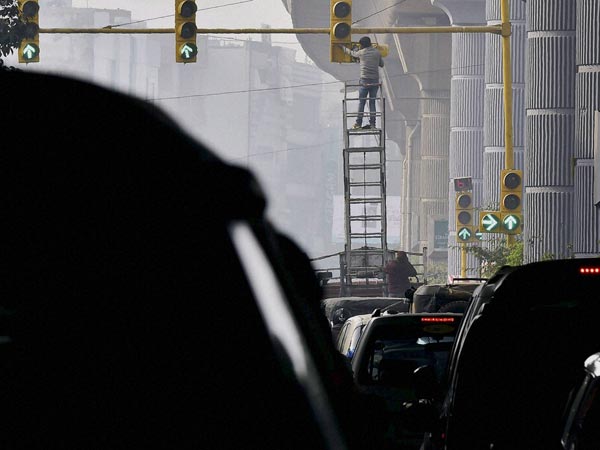 கார் எஞ்சினை நீண்ட நேரம் ஐட்லிங்கில் விடக்கூடாது தெரியுமா? கார் எஞ்சினை நீண்ட நேரம் ஐட்லிங்கில் விடக்கூடாது தெரியுமா?