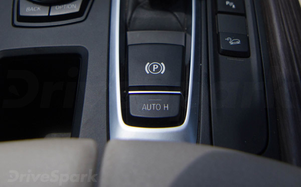 புதிய கார்களில் வழக்கொழிந்து வரும் 8 விஷயங்கள்!