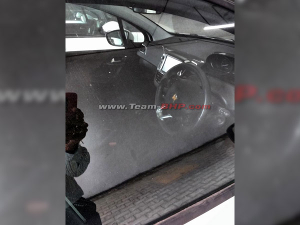 2018 ஸ்விஃப்ட் மாடலை தெறிக்கவிட களமிறங்கும் புதிய பீஜோ 208 கார்..!!