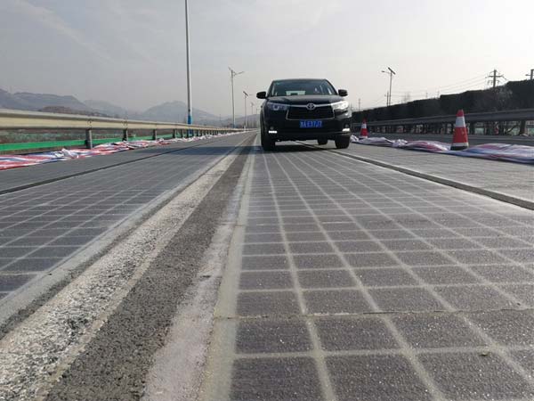 மின்சார வாகனங்களுக்கு வயர்லெஸ் முறையில் சார்ஜ் செய்யும் சாலை!