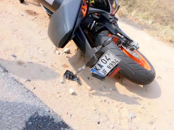 விலை உயர்ந்த பைக்குகளில் வந்த இளைஞர்கள் மீது கொடூர தாக்குதல்!