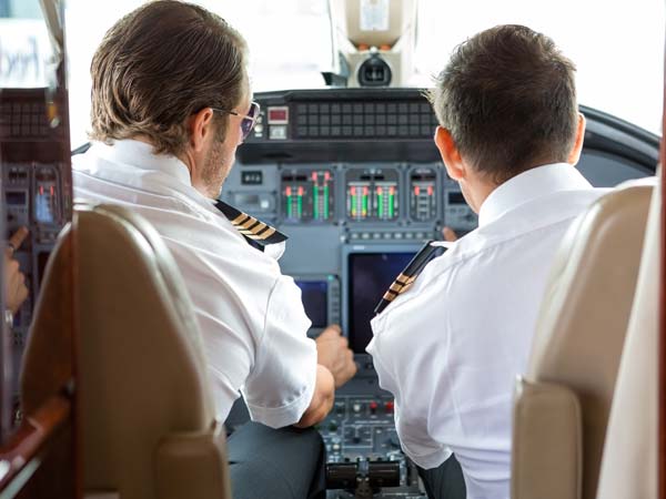 விமானிகளின் வாழ்க்கையின் தெரிந்திராத மறுபக்கம்!