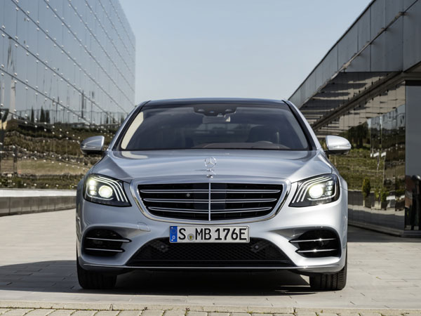 சொகுசு கார்கள் விற்பனையில் மெர்சிடிஸ் பென்ஸ் ஹேட்ரிக் வெற்றி