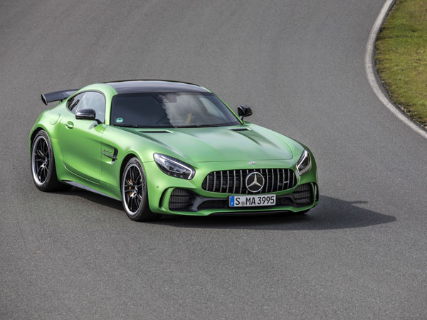 சொகுசு கார்கள் விற்பனையில் மெர்சிடிஸ் பென்ஸ் ஹேட்ரிக் வெற்றி