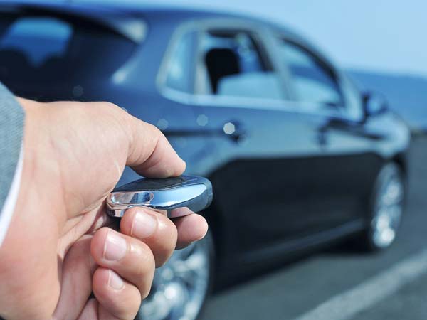 இந்த ஊரில் முறைகேடாக கார் பார்க் செய்தால் அவ்வளவுதான்..!!