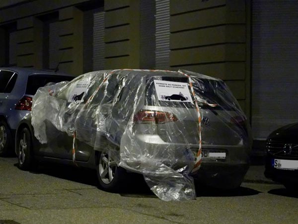 இந்த ஊரில் முறைகேடாக கார் பார்க் செய்தால் அவ்வளவுதான்..!!