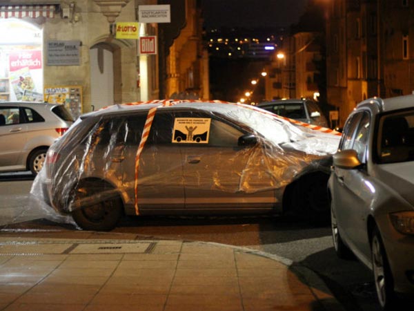 இந்த ஊரில் முறைகேடாக கார் பார்க் செய்தால் அவ்வளவுதான்..!!