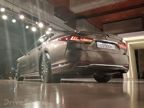 புதிய லெக்சஸ் எல்எஸ்500எச் சொகுசு கார் இந்தியாவில் விற்பனைக்கு அறிமுகம்!