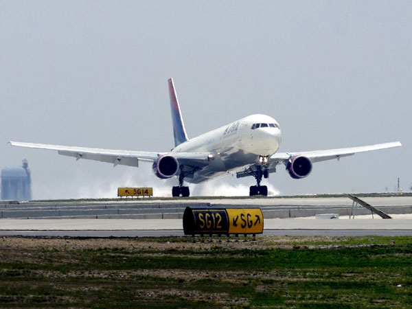 பனிமூட்டத்திலும் விமானத்தை தரையிறக்க உதவும் தொழில்நுட்பம்!