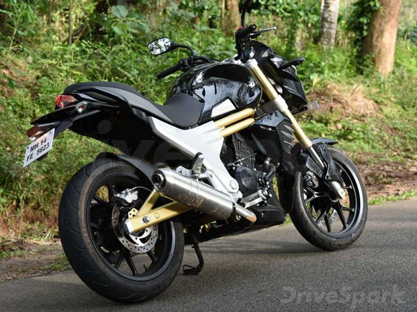 மஹிந்திரா மோஜோ பைக்கின் குறைவான விலை பைக் ஷோரூமில் தரிசனம்!