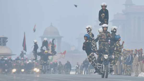 குடியரசு தின அணிவகுப்பில் பெண்கள் செய்யும் சர்பரைஸ் இதுதான்