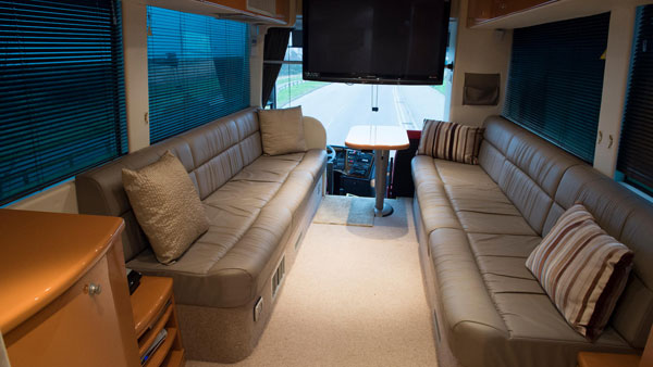 ஏலத்திற்கு வந்த மைக்கேல்சூமேக்கர் பயன்படுத்திய ஃபெராரி சொகுசு பஸ்!