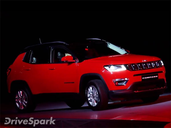 ஒருசேர கார் வாங்கி திரையுலகை ஆச்சர்யப்படுத்திய பிரபல நடிகைகள்..!!