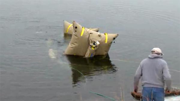 ஜிபிஎஸ்-யை நம்பி ஐஸ் ஏரிக்குள் ஜீப் காம்பஸ் காரை விட்ட ஓட்டுநர்..!!