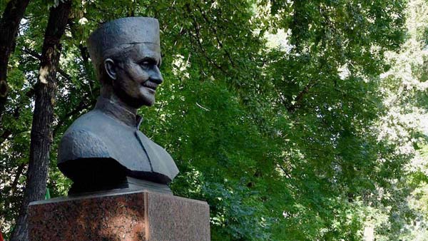 பிரதமரான பின்பு மாத் தவணைக்கு கார் வாங்கிய உத்தம அரசியல் தலைவரின் கதை!