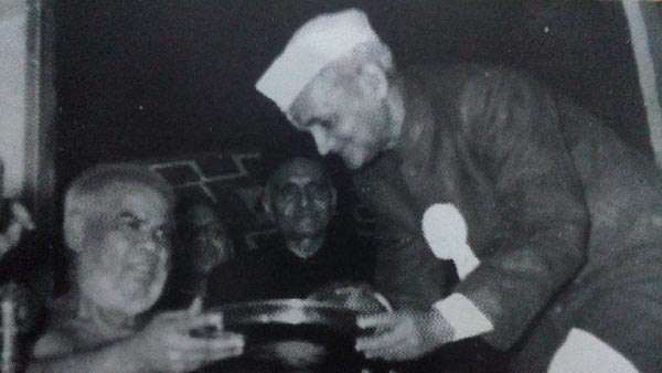 பிரதமரான பின்பு மாத் தவணைக்கு கார் வாங்கிய உத்தம அரசியல் தலைவரின் கதை!