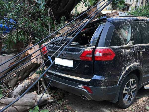 டாடா கார் விபத்து