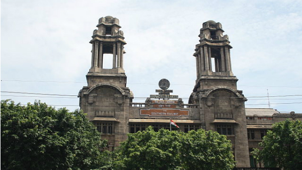 சென்னைக்கு வரும் மும்முனை மின்சாரத்தில் இயங்கும் ரயில் சேவை