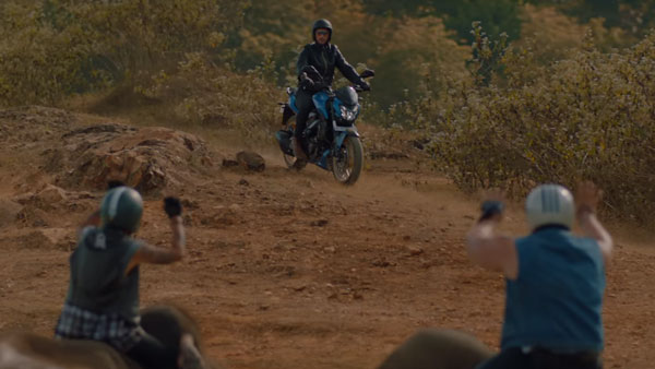 ராயல் என்ஃபீல்டு பைக்குகளை யானையுடன் ஒப்பிடும் பஜாஜ்..!!