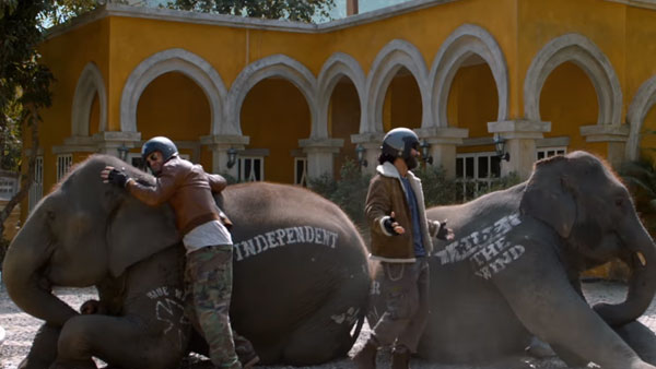 ராயல் என்ஃபீல்டு பைக்குகளை யானையுடன் ஒப்பிடும் பஜாஜ்..!!