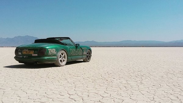 பீர் குடிக்க காரில் 32,000 கிமீ தூரம் டூர் அடித்த சாகச பயண பிரியர்!