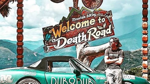 பீர் குடிக்க காரில் 32,000 கிமீ தூரம் டூர் அடித்த சாகச பயண பிரியர்!