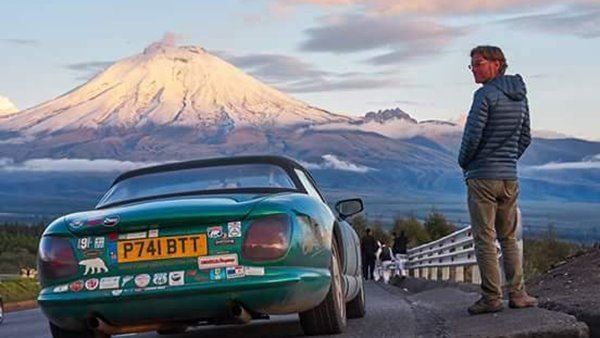 பீர் குடிக்க காரில் 32,000 கிமீ தூரம் டூர் அடித்த சாகச பயண பிரியர்!