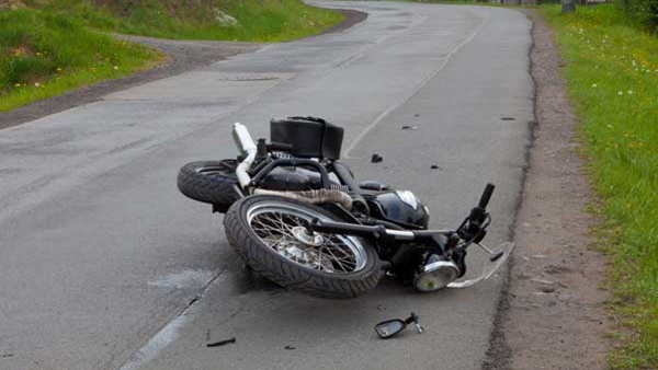 சபாஷ்... பைக் ரேஸில் ஈடுபட்ட சிறுவர்களின் பெற்றோருக்கு ஜெயில்! சபாஷ்... பைக் ரேஸில் ஈடுபட்ட சிறுவர்களின் பெற்றோருக்கு ஜெயில்!