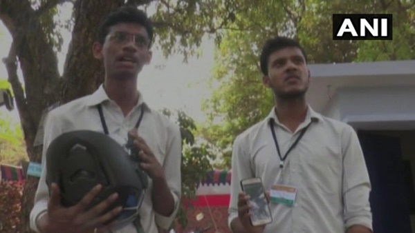  வெறும் 1,500 ரூபாயில் வழிகாட்டும் வசதியுடன் பைக் ஹெல்மெட்: மாணவர்கள் அசத்தல்