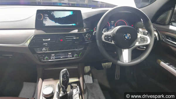 சச்சின் டெண்டுல்கர் அறிமுகம் செய்த பிஎம்டபுள்யூ 6 சிரீஸ் ஜிடி கார்