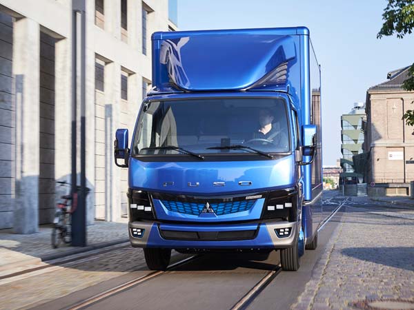 நெடுஞ்சாலைகளில் வாகனங்களின் வேக வரம்பை அதிகரிக்க முடிவு..!!