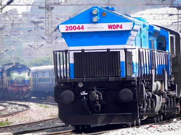 டீசல் எஞ்சின் ரயில் உண்மையிலேயே ஓடுவது மின் மோட்டாரில்தான்... தெரியுமா உங்களுக்கு... ?!!