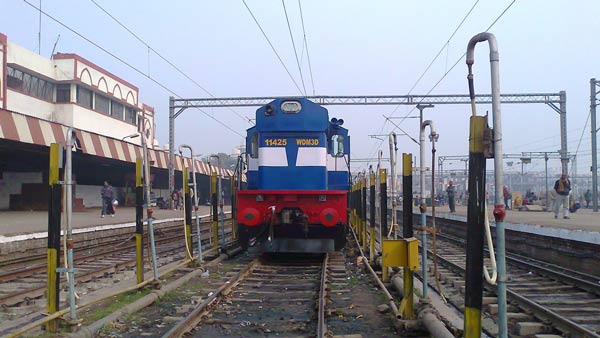 டீசல் எஞ்சின் ரயில் உண்மையிலேயே ஓடுவது மின் மோட்டாரில்தான்... தெரியுமா உங்களுக்கு... ?!!