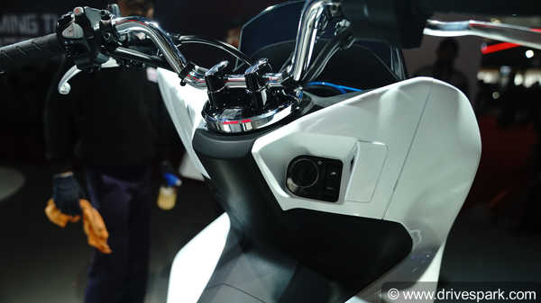 ஹோண்டா பிசிஎக்ஸ் மின்சார ஸ்கூட்டர் காட்சிக்கு வெளியீடு..!!