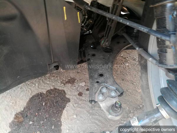 முன்சக்கரம் தனியாக கழன்று வாடிக்கையாளருக்கு அதிர்ச்சி தந்த ஜீப் காம்பஸ்!