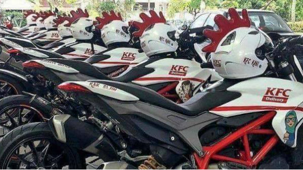 ரூ. 11 லட்சம் டுகாட்டி பைக்கில் ஹோம் டெலிவெரி செய்யும் கேஎஃப்சி ஊழியர்கள்..!!