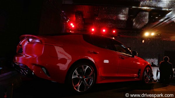  புதிய கியா ஸ்டிங்கர் ஜிடி கார் இந்தியாவில் பார்வைக்கு அறிமுகம்!