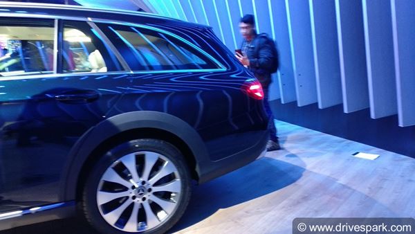 ஆஃப்ரோடு அம்சங்களுடன் மெர்சிடிஸ் பென்ஸ் சொகுசு கார் அறிமுகம்!