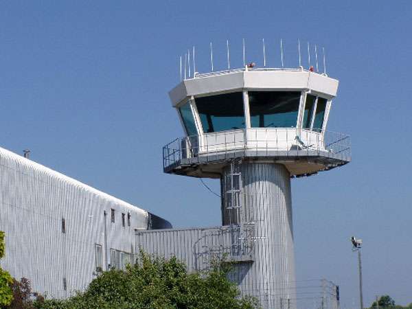 விமான நிலைய கன்ட்ரோல் ரூம் குறித்த தெரிந்து கொள்ள வேண்டிய விஷயங்கள்!