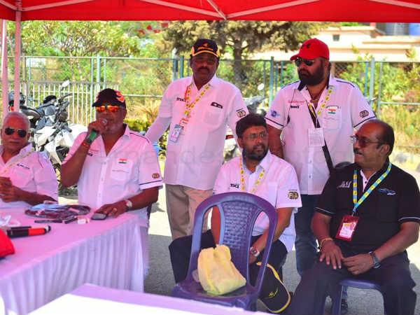 ஏசி வசியுடன் உலகின் முதல் மின்சார வீல் சேர்: மந்த்ரா ரேஸிங் நிறுவனம் அசத்தல்! ஏசி வசியுடன் உலகின் முதல் மின்சார வீல் சேர்: மந்த்ரா ரேஸிங் நிறுவனம் அசத்தல்!