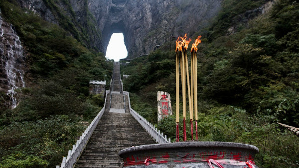 அசாத்தியமான பயணத்தை சாத்தியமாக்கிய ரேஞ்ச் ரோவர் கார்..!!