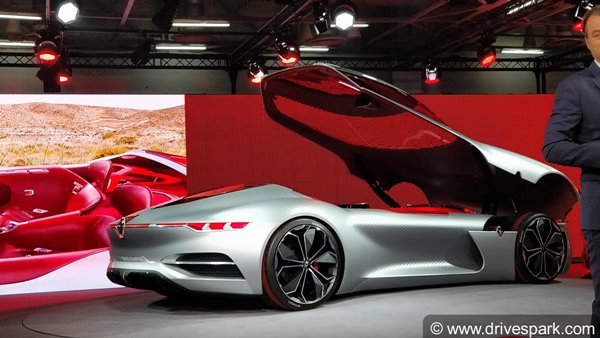 ஆட்டோ எக்ஸ்போவில் காட்சி தந்த வித்தியாசமான கார் மாடல்கள்!