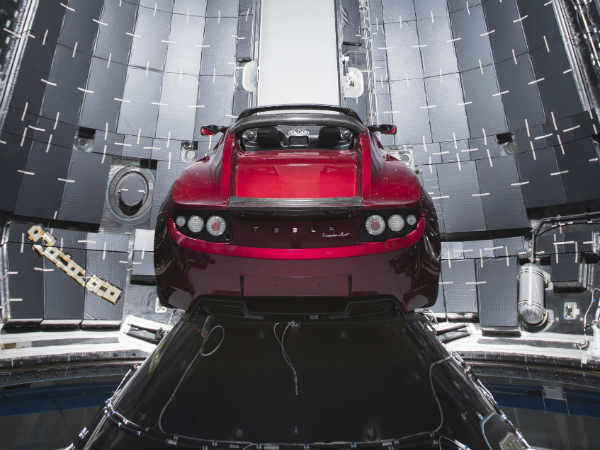 டெஸ்லா காரை விண்ணுக்கு அனுப்பி நாசாவிற்கே சவால்விட்ட மஸ்க்..!!