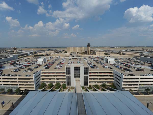 10. டல்லாஸ் விமானநிலையம்.