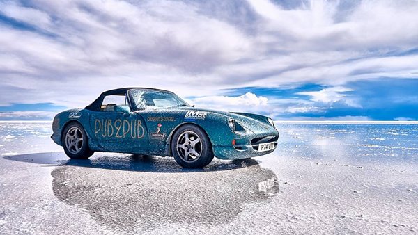 பீர் குடிக்க காரில் 32,000 கிமீ தூரம் டூர் அடித்த சாகச பயண பிரியர்!