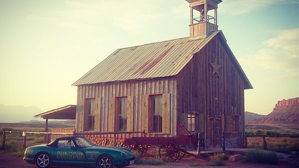 பீர் குடிக்க காரில் 32,000 கிமீ தூரம் டூர் அடித்த சாகச பயண பிரியர்!